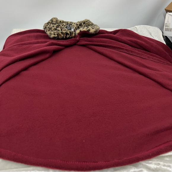 NWT Argee wine cape coat poncho leopard 1 front button closure one size fits all - Picture 11 of 11